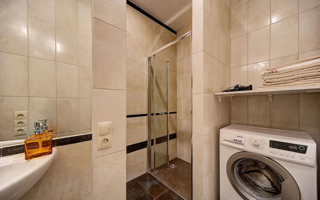 Home4day Apartment on Griboyedov Canal