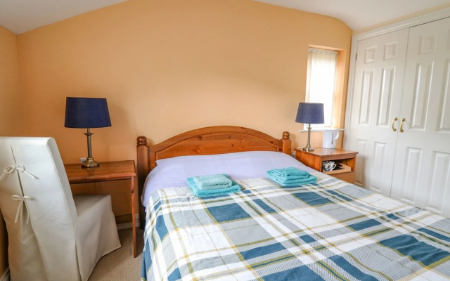 Penybont Apartment