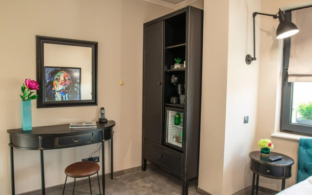 Reverence Hotel