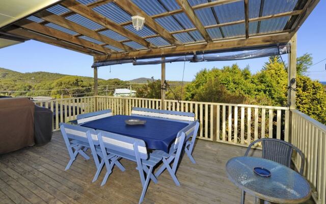 Pet Friendly Lentara St 10 - Fingal Bay