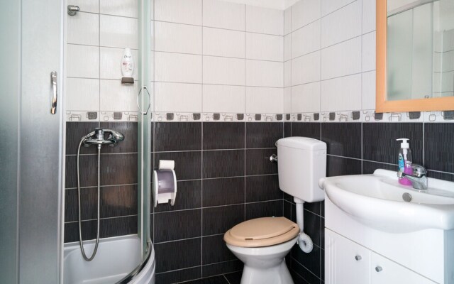 Holiday Home Pozitiva