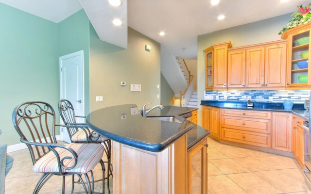 Bayway Luxury Townhome 4 Bedroom Townhouse by RedAwning