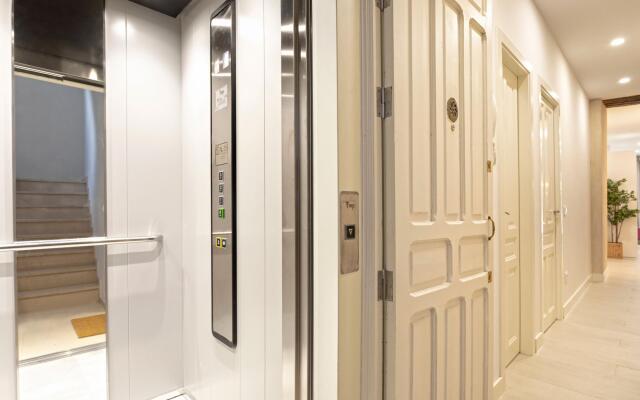 Centrical 3BD Apartment with Modern Design. Feria II