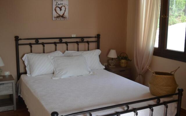 Evia Family House