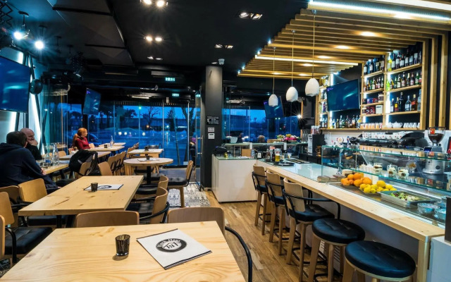 Blackhaus Young Mini