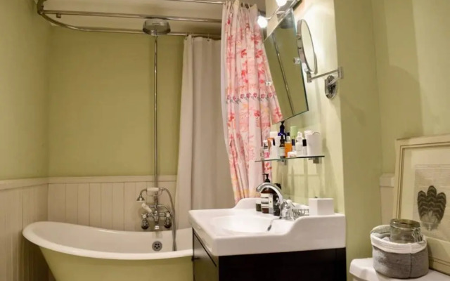 Decorated 1 Bedroom in Ladbroke Grove