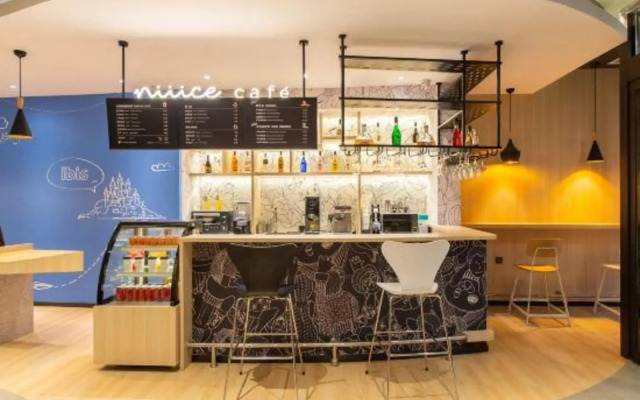 ibis Dalian Airport Huabei Road Hotel