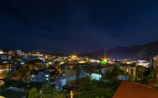 Saparis Hotel