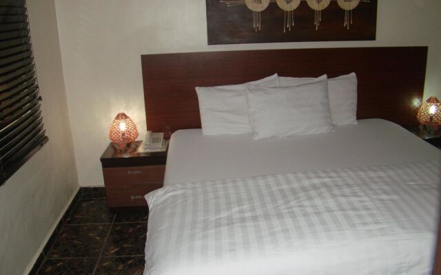 Charlie's Place And Suite