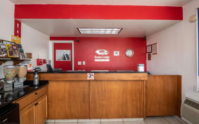 Econo Lodge University