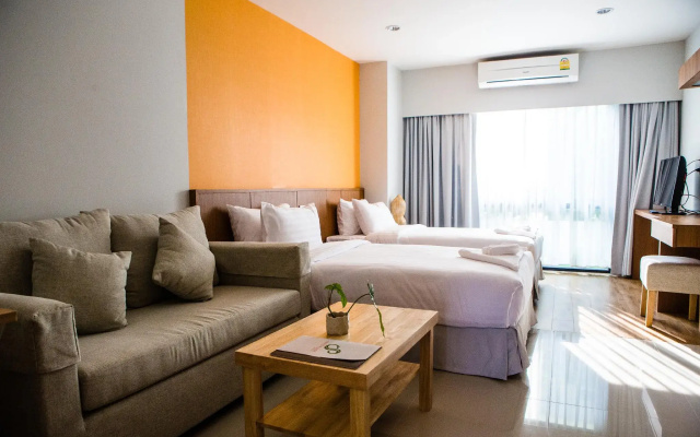 Crystal Jade Hotel