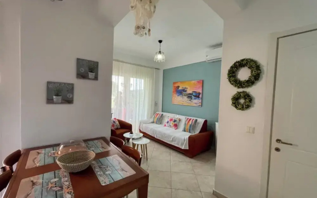 Cozy Dora's Beach House Offers Panoramic Views of Sea!