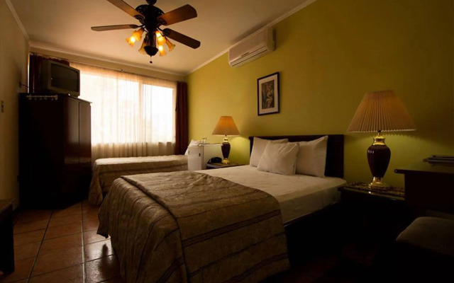 Hotel Puerta del Sol - San Jose Airport