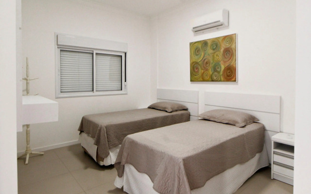 1081 - Praia de Bombinhas locação de temporada