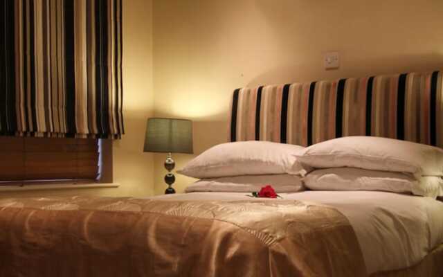 Thameside Hotel