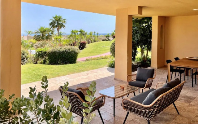 Modern and luxurious holiday home with sea views in Benahavís
