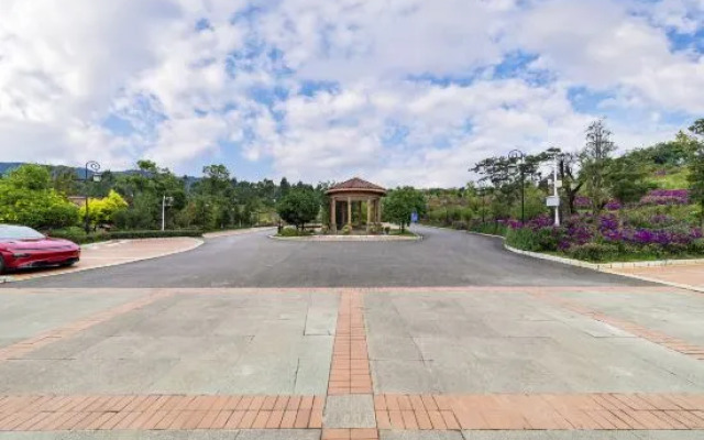 Qunyinghui Holiday Hotel