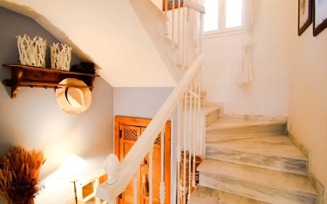 Suitur beachfront duplex with pool and sea views