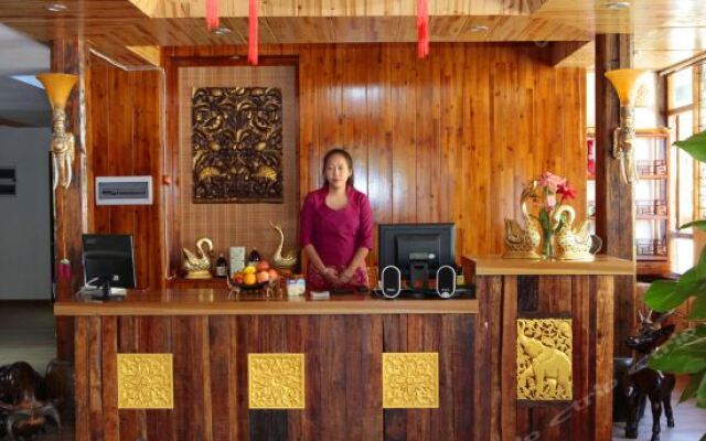 Xishuangbanna Yunxi Li Inn (Star Night Market)