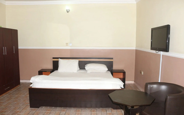 New Point Hotel And Suites