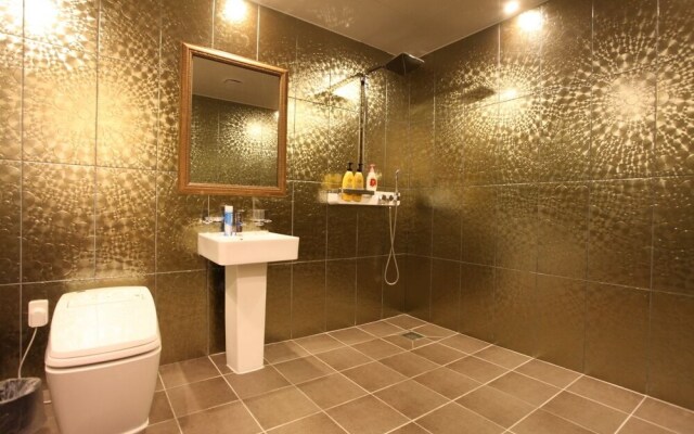 S Petite Hotel