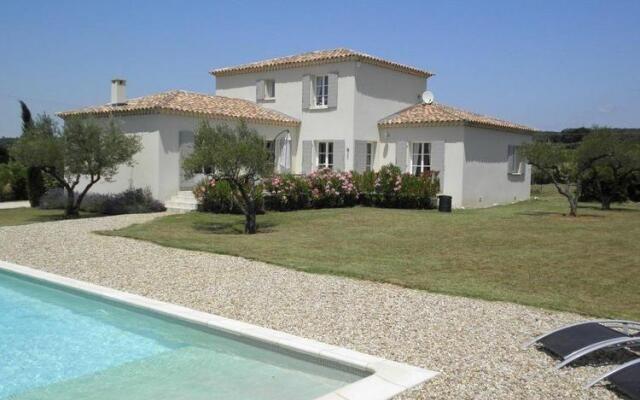 A beautiful new luxury villa close to Uzès.