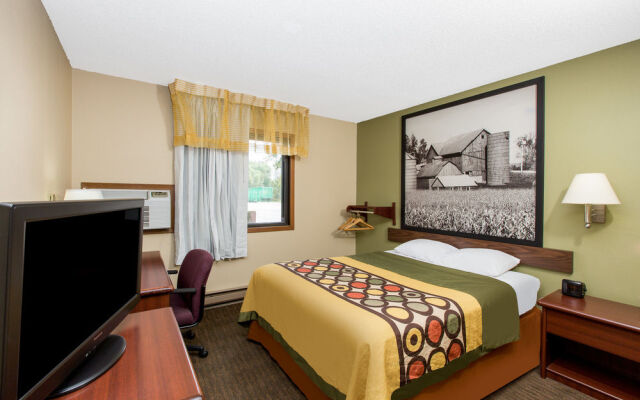 Super 8 Fairmont