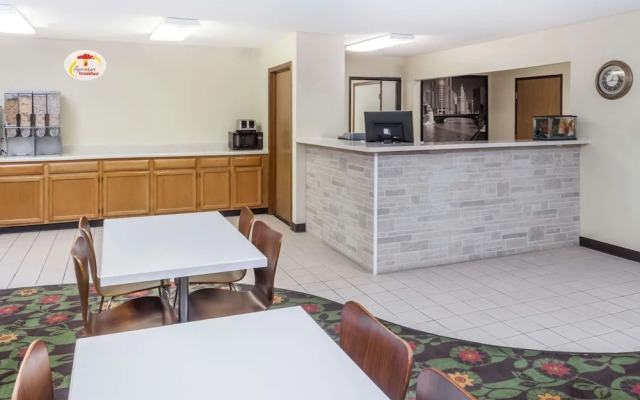 Super 8 by Wyndham Pekin/Peoria Area