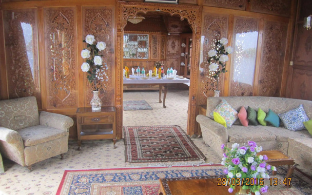 Zaffer Group of Houseboats