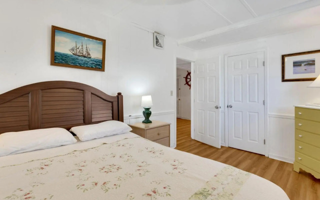 4122 - Blue White Haven