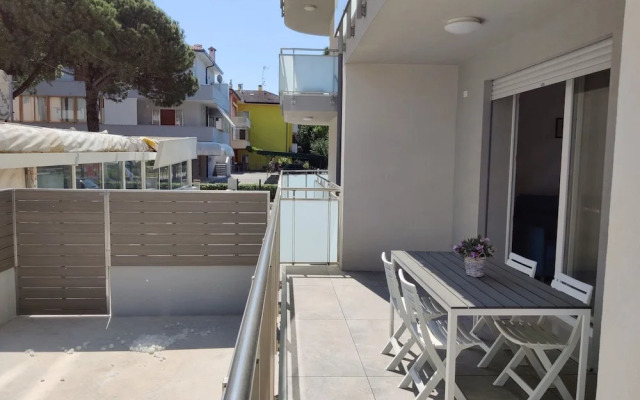 Modern Flat With Swimming Pool by the Beach