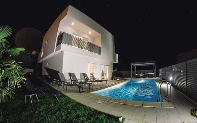 Exotic Villa in Novigrad With Private Swimming Pool