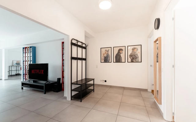 City's Best View, Spacious 2BR Apartment W Balcony