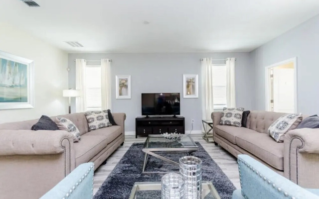 Champions Gate 6 Bedroom Villa by Redawning