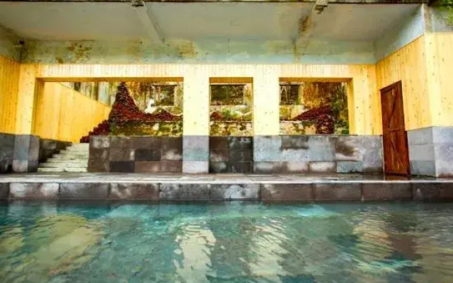 Hillside Spring Resort