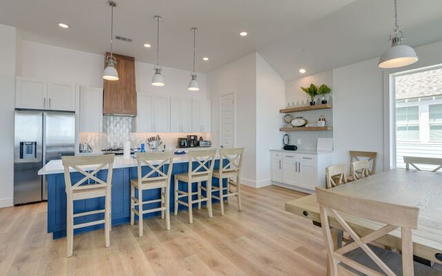 Modern Galveston Vacation Rental: Steps to Beach!