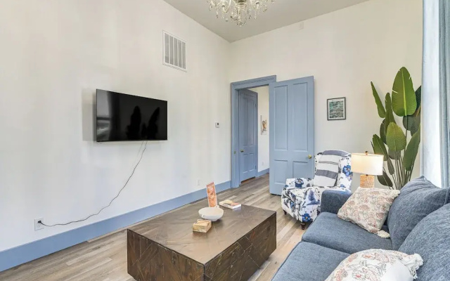 Golden-age Galveston Getaway - Walk to The Strand!