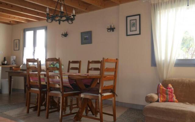 Gîte Saint-Romain-en-Jarez, 4 pièces, 6 personnes - FR-1-496-34