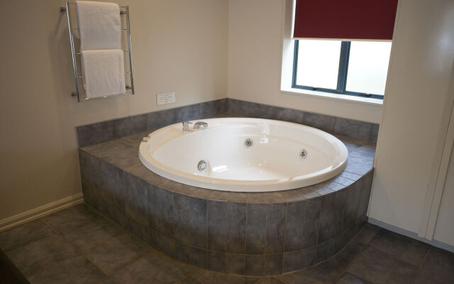 Aubyn Court Spa Motel