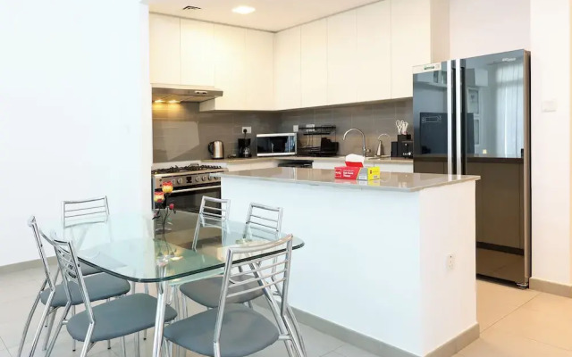 Luxury 4B and maid's with private garden