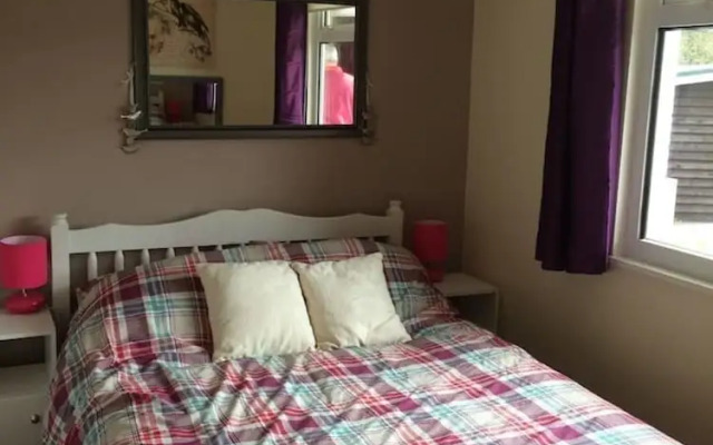 Upper Lake Chalet , Dog and Pet Friendly