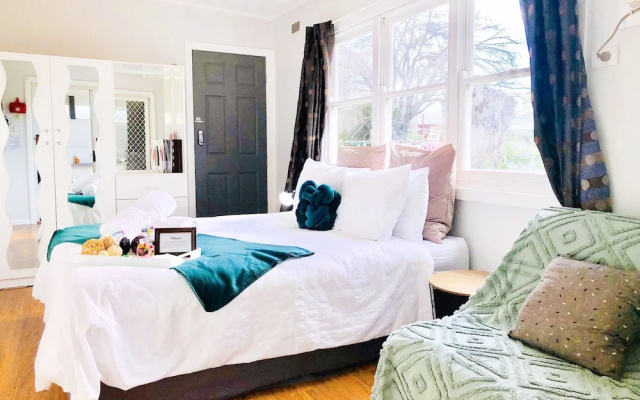 Charming Cottage at the Wines Hunter Valley – Guest Rooms – Cessnock