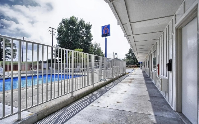 Motel 6 New Cumberland, PA - Harrisburg - Hershey South