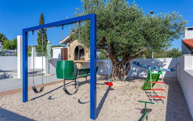Beautiful Home in Kanica With Wifi and 2 Bedrooms