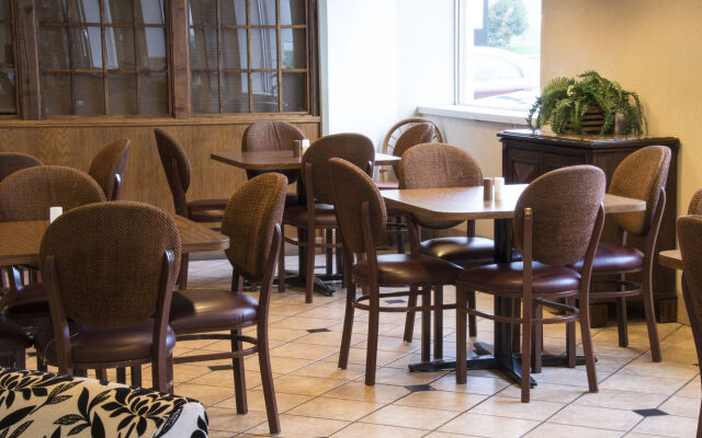 Lamplighter Inn & Suites - North