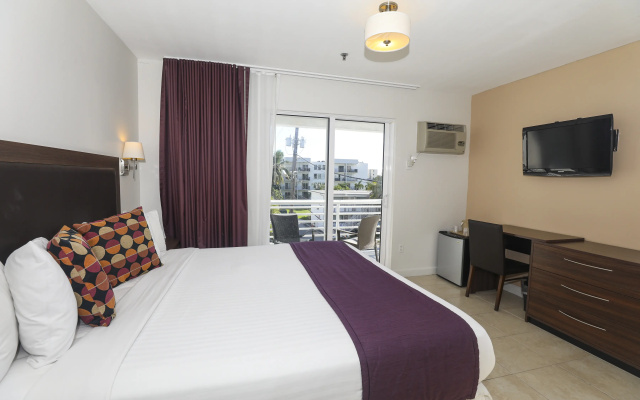 Collins Hotel - Image 3
