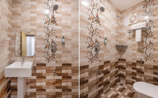 Treebo Royal Plaza,700 Mts From Promenade Beach
