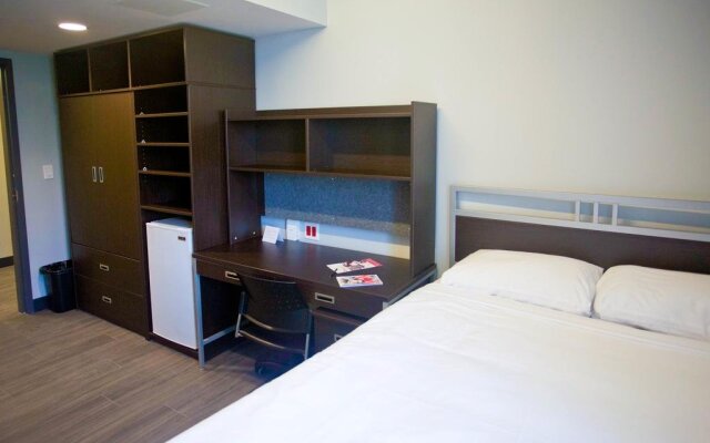 Queen's University - David C. Smith House - Campus Accommodation