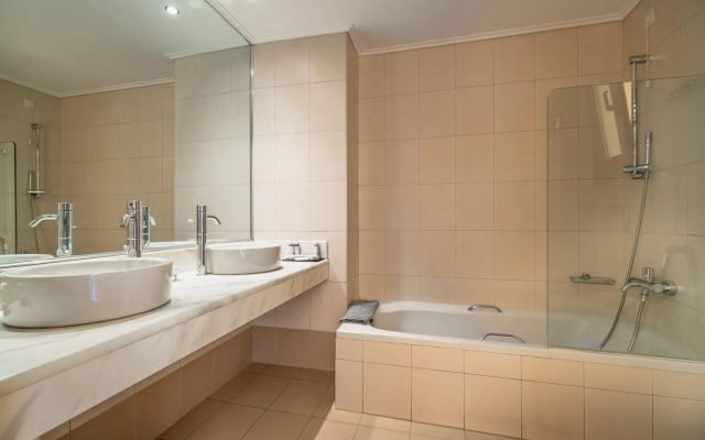 Porto Galini Seaside Resort & Spa