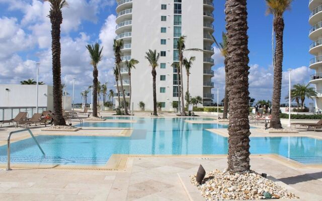 3000 Oasis Grand Blvd #803